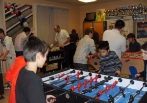 Les membres du club SAFT baby-foot en plein entrainement