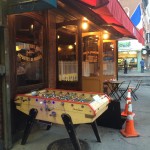 Un baby-foot René Pierre Derby dans un café français à NYC