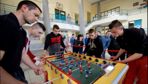 Tournoi de baby foot au Collège Wallon à Divion